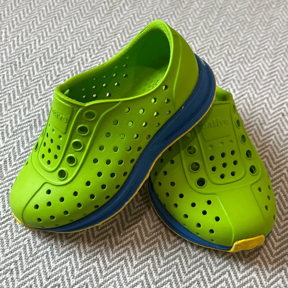 Unisex Native Robbie Sneaker in Palm Green/Barracuda Blue/Crayon Speckle szC5